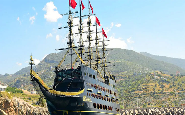 Big Kral Pirate Boat Tour
